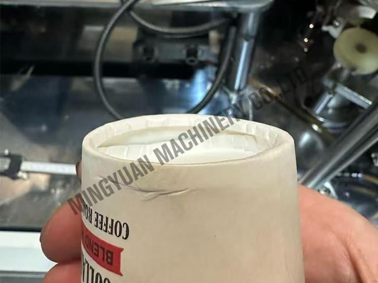 杯底外侧附近出现划痕